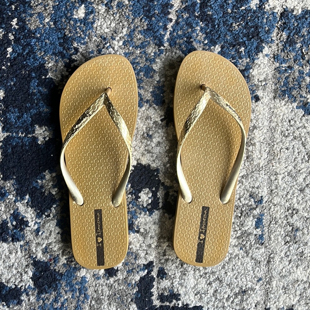Gold Flip-flops